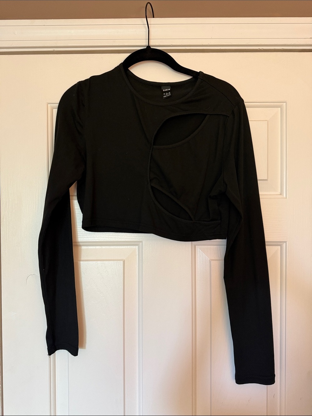 SHEIN Black Long-Sleeve Cutout Crop Top